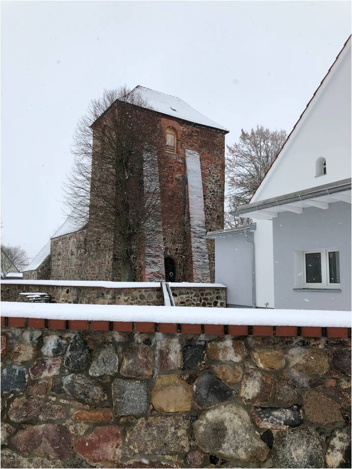 Winterimpression im Jan 2021 - Kirche und alte Schule