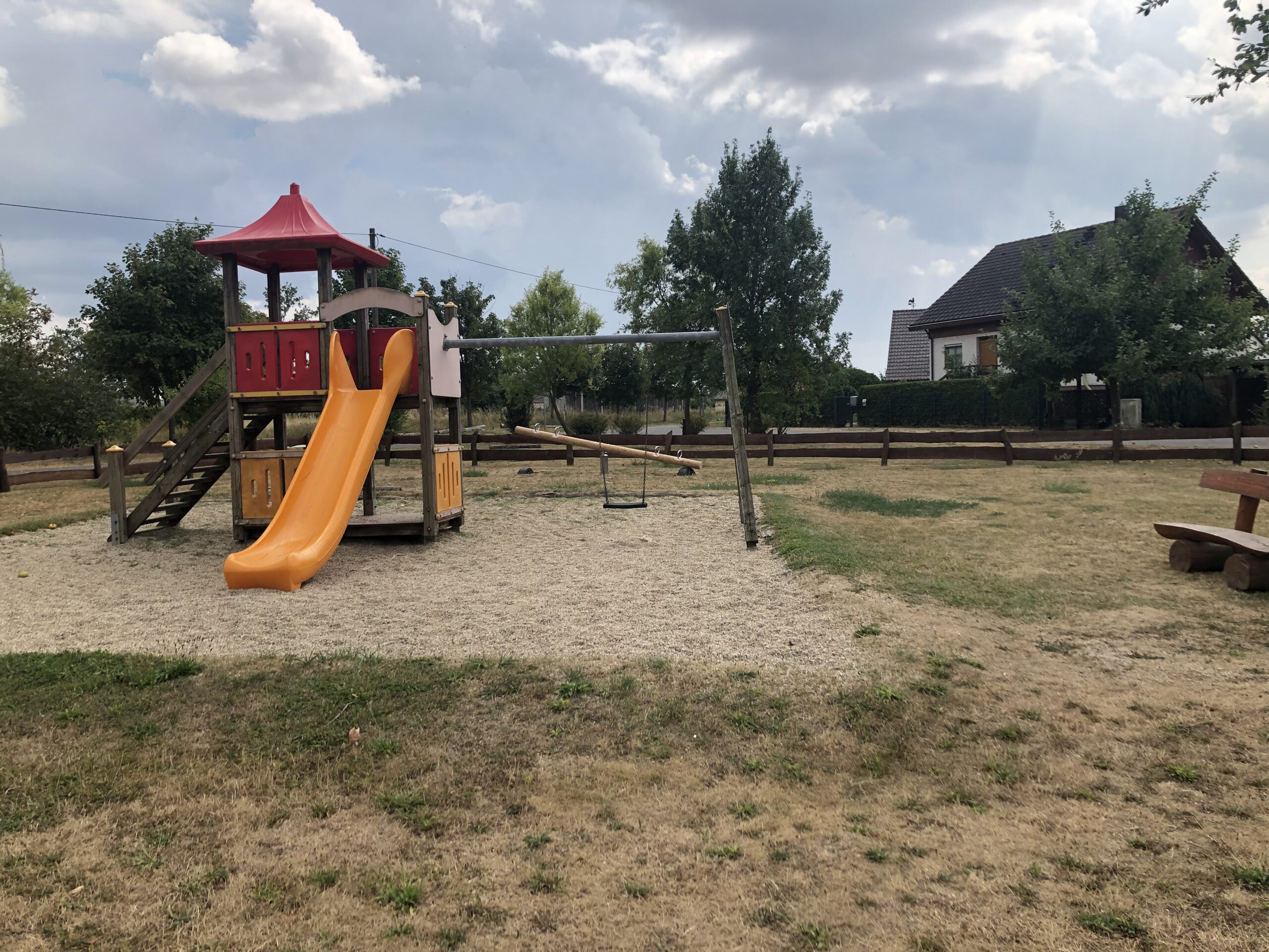 Klosterdorf Spielplatz mit Wippe
