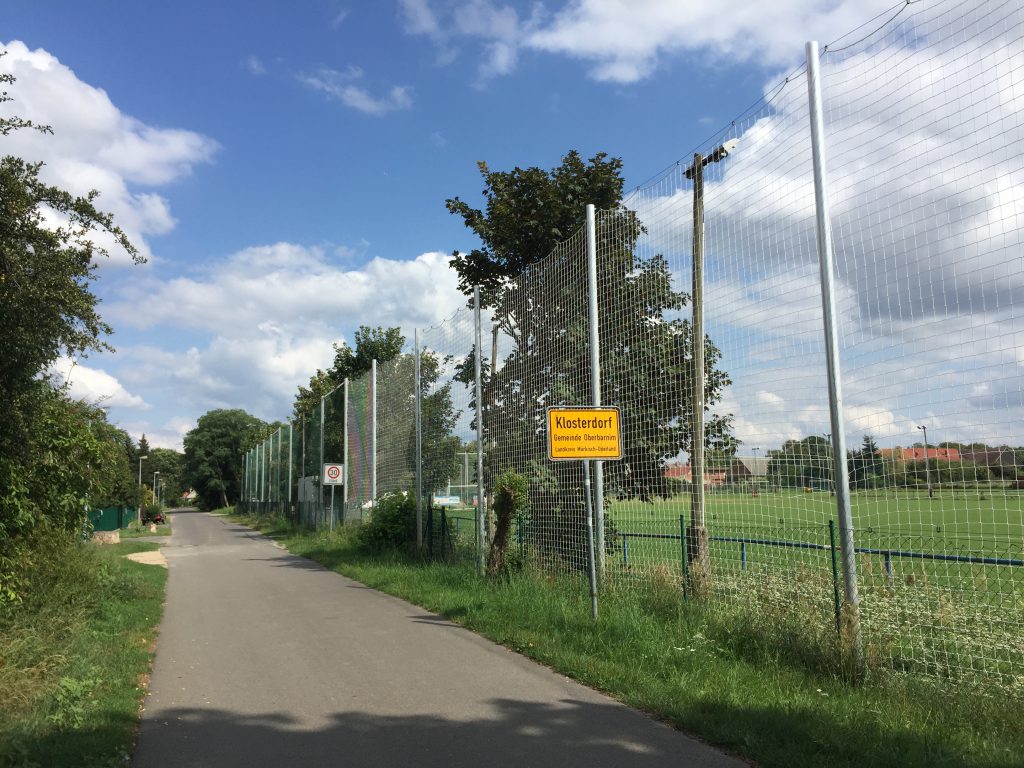 Ortseingang am Sportplatz