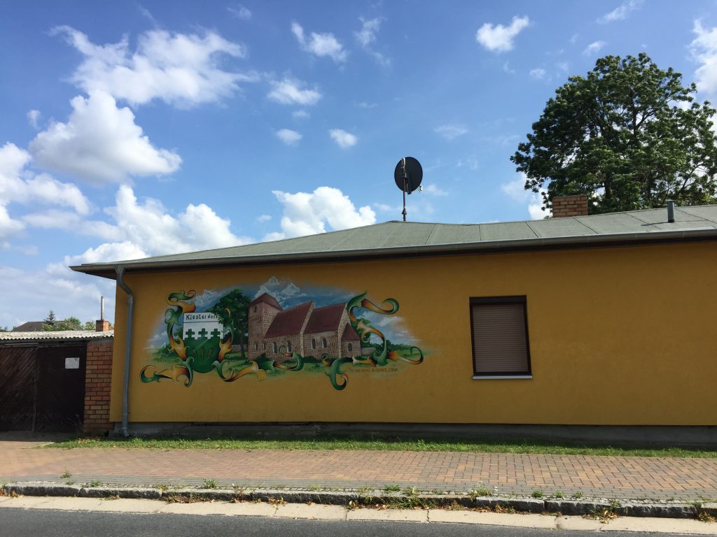 Wandgestaltung im Ort
